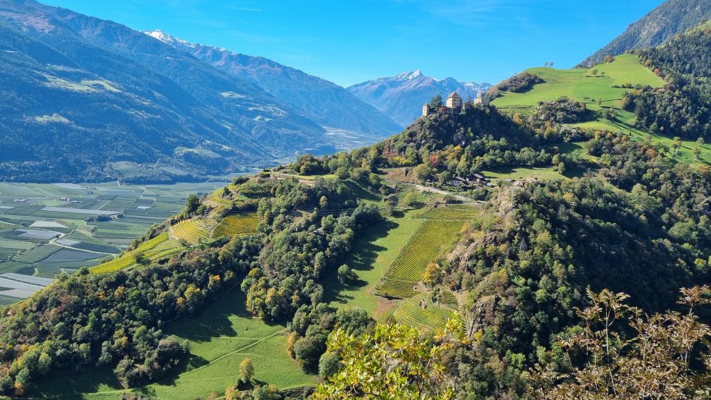Burg Juval vom Hoachwool Klettersteig aus gesehen